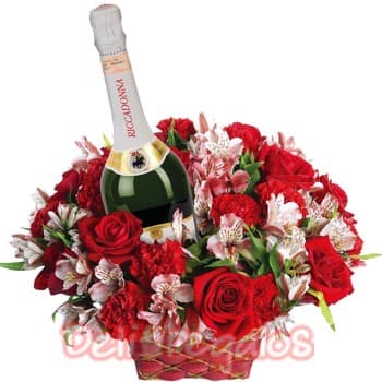 Arreglo con rosas con Ricadonna Delivery - Whatsapp: 980660044